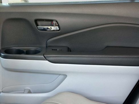 Used 2016 Honda Pilot Touring image 16