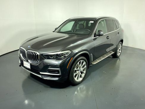 Used 2022 BMW X5 xDrive40i w/ Premium Package image 2