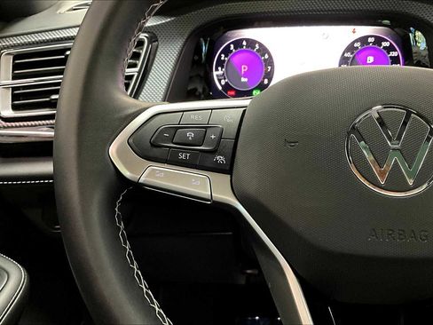 Used 2025 Volkswagen Atlas Cross Sport SEL image 21