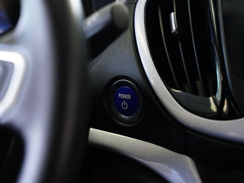 Used 2017 Chevrolet Volt LT w/ Comfort Package image 18