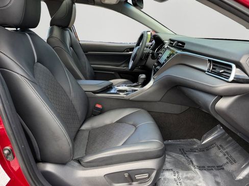 Used 2018 Toyota Camry XSE FWD image 8