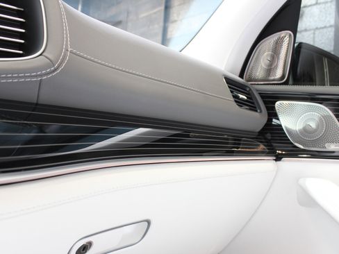 Used 2025 Mercedes-Benz Maybach GLS 600 4MATIC image 29