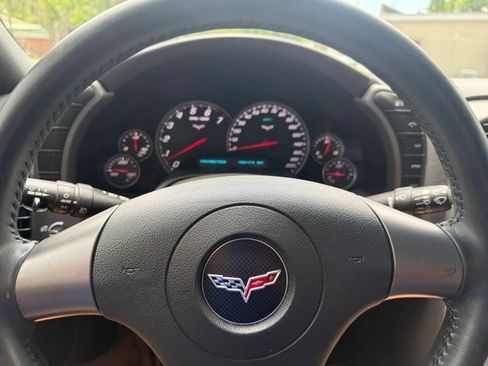 Used 2007 Chevrolet Corvette Coupe w/ Performance Package RWD image 28