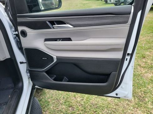 Used 2024 Jeep Wagoneer L Series II image 35