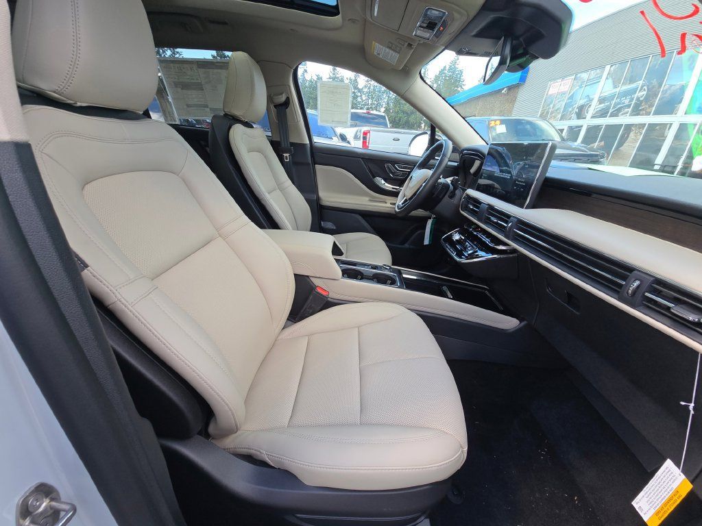 New 2025 Lincoln Corsair Grand Touring w/ Jet Appearance Package AWD/4WD image 11