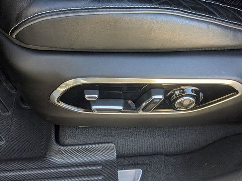 Used 2022 Jeep Grand Cherokee Overland w/ Luxury Tech Group IV image 17