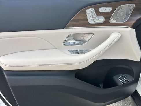 Used 2025 Mercedes-Benz GLE 450e 4MATIC image 11