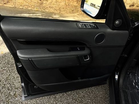 Used 2020 Land Rover Discovery SE image 13