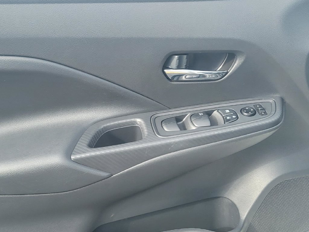 Used 2025 Nissan Versa SV FWD image 13