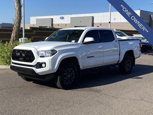 Used 2022 Toyota Tacoma SR5 RWD image 2