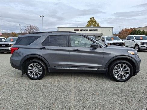Certified 2022 Ford Explorer XLT w/ Equipment Group 202A image 18