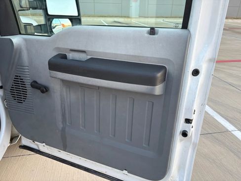 Used 2013 Ford F350 XL w/ Camper Pkg image 12