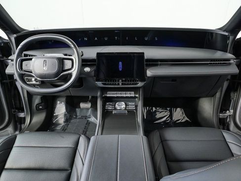 Used 2025 Lincoln Nautilus Premier w/ Jet Appearance Package AWD/4WD image 4