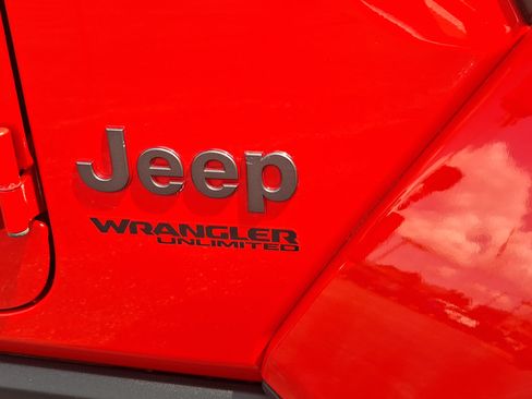 Used 2018 Jeep Wrangler Unlimited Rubicon w/ Dual Top Group AWD/4WD image 33
