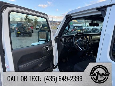 Used 2023 Jeep Wrangler Unlimited Sahara w/ Cold Weather Group AWD/4WD image 11