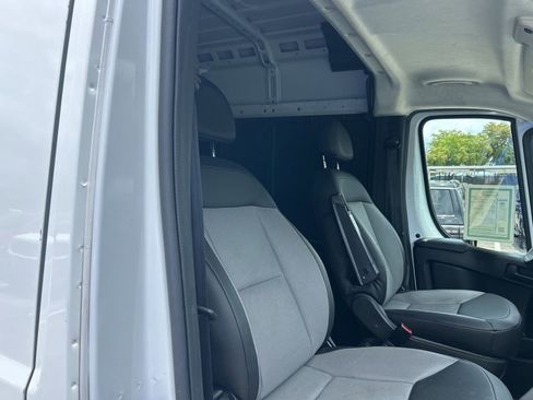 Used 2025 RAM ProMaster 2500 w/ Convenience Group FWD image 21