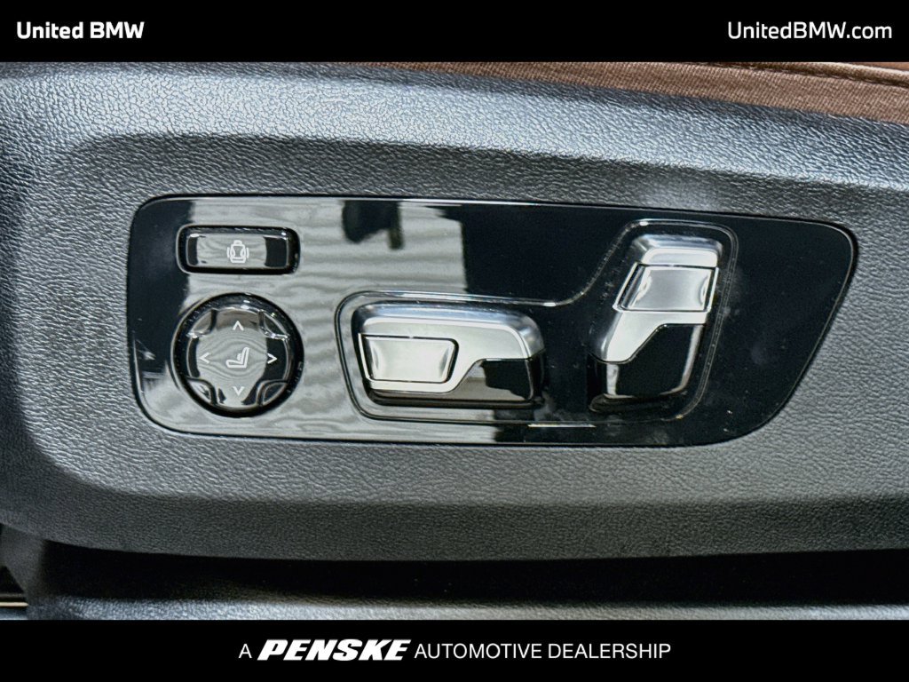 Used 2025 BMW X7 xDrive40i w/ M Sport Package AWD/4WD image 11