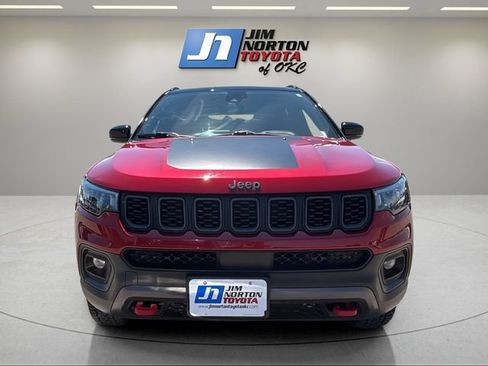Used 2025 Jeep Compass Trailhawk AWD/4WD image 2