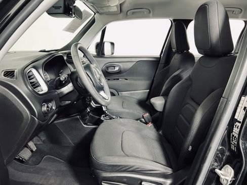 Used 2018 Jeep Renegade Latitude image 10