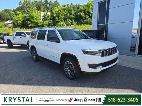 Used 2025 Jeep Wagoneer 4WD image 1