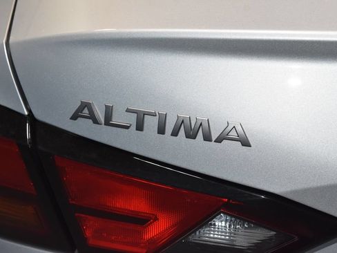 Used 2024 Nissan Altima 2.5 SV FWD image 28
