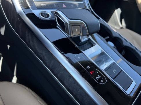Used 2025 Audi Q8 Premium AWD/4WD image 22