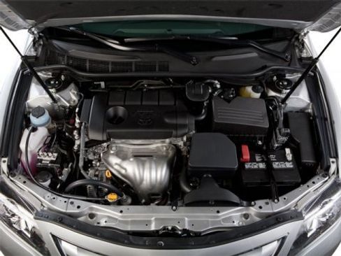 Used 2010 Toyota Camry LE image 14