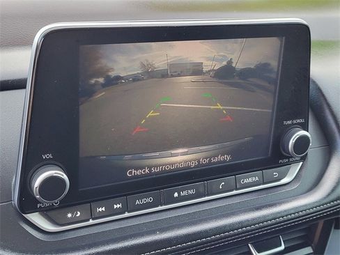 Used 2023 Nissan Rogue S image 16