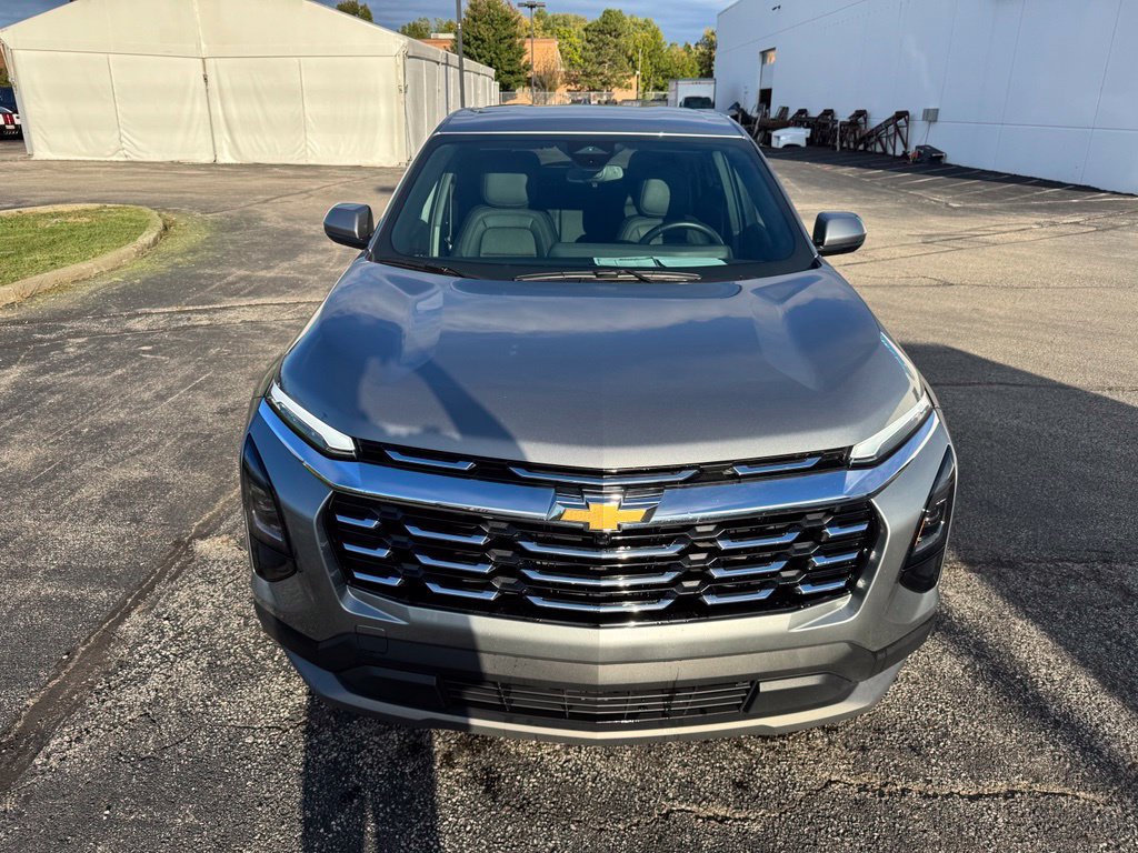 Used 2026 Chevrolet Equinox LT FWD image 2