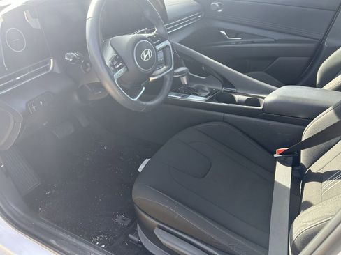 Used 2025 Hyundai Elantra SEL image 10