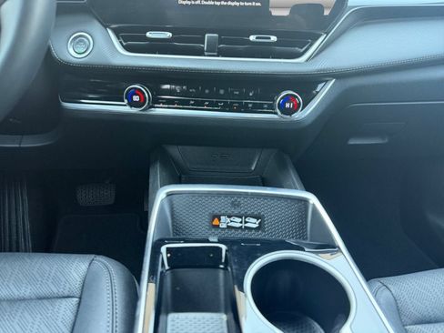 Used 2025 Chevrolet Equinox LT w/ Convenience Package II AWD/4WD image 13