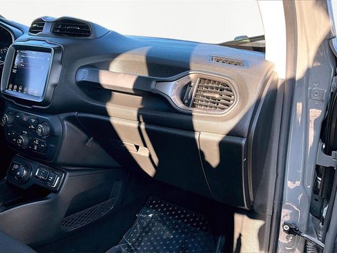 Used 2022 Jeep Renegade Latitude image 17