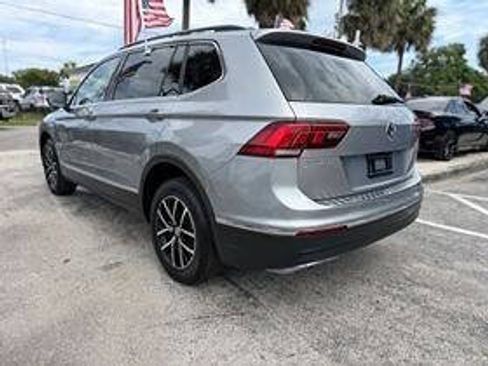 Used 2021 Volkswagen Tiguan SE w/ Panoramic Sunroof Package AWD/4WD image 6