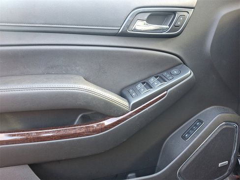 Certified 2018 GMC Yukon XL SLT image 12