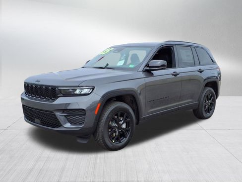 New 2025 Jeep Grand Cherokee 4WD image 4