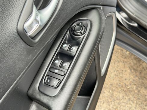 Used 2019 Jeep Compass Latitude image 17