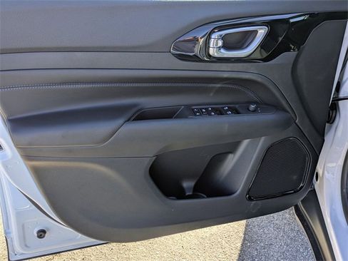 New 2026 Jeep Compass Latitude image 10