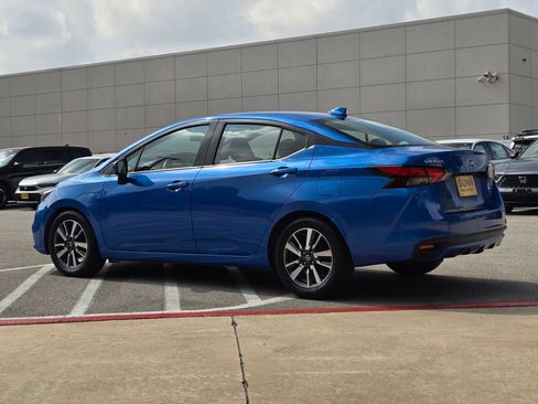 Used 2020 Nissan Versa SV FWD image 5