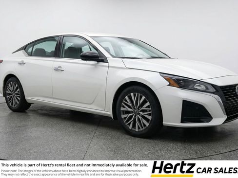 Used 2025 Nissan Altima 2.5 SV FWD image 1