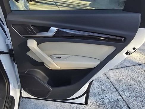 Used 2018 Audi Q5 2.0T Premium Plus w/ Premium Plus Package image 32