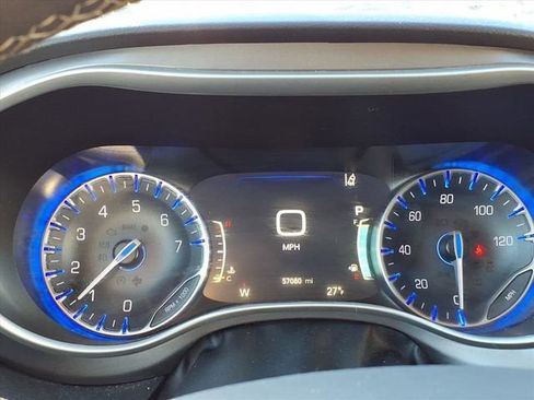 Used 2024 Chrysler Pacifica Touring-L image 15