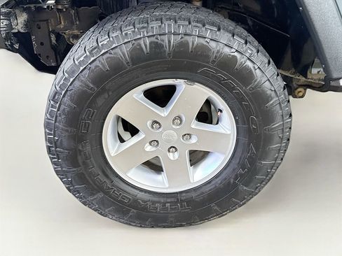 Used 2014 Jeep Wrangler Unlimited Sport w/ Quick Order Package 23S AWD/4WD image 37