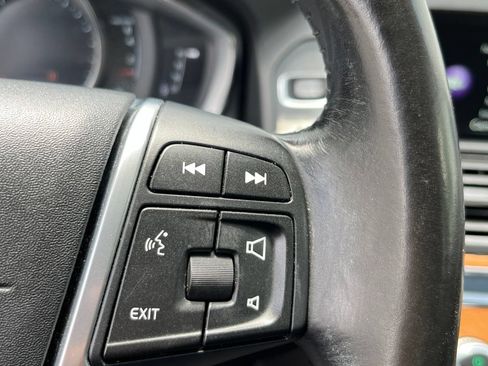 Used 2016 Volvo XC60 T5 Premier w/ Proximity Package FWD image 21