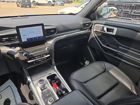 Used 2020 Ford Explorer XLT w/ Equipment Group 202A AWD/4WD image 27