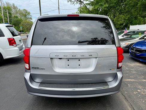 Used 2019 Dodge Grand Caravan SE w/ UConnect Hands-Free Group FWD image 8