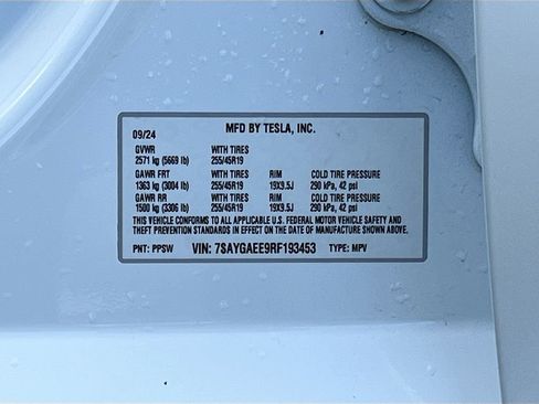 Used 2024 Tesla Model Y Long Range AWD/4WD image 18