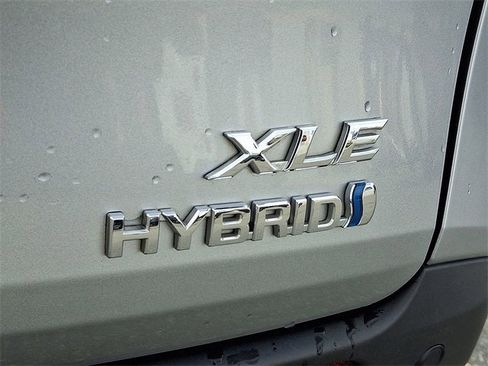 Used 2023 Toyota Sienna XLE image 33