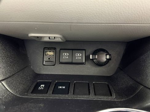 Used 2019 Toyota Highlander LE FWD image 26