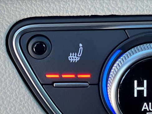 Used 2025 Audi Q5 2.0T Premium w/ Convenience Plus Package image 31