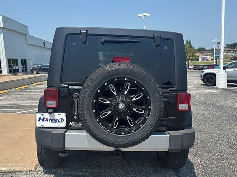 Used 2015 Jeep Wrangler Unlimited Sahara w/ Dual Top Group AWD/4WD image 4